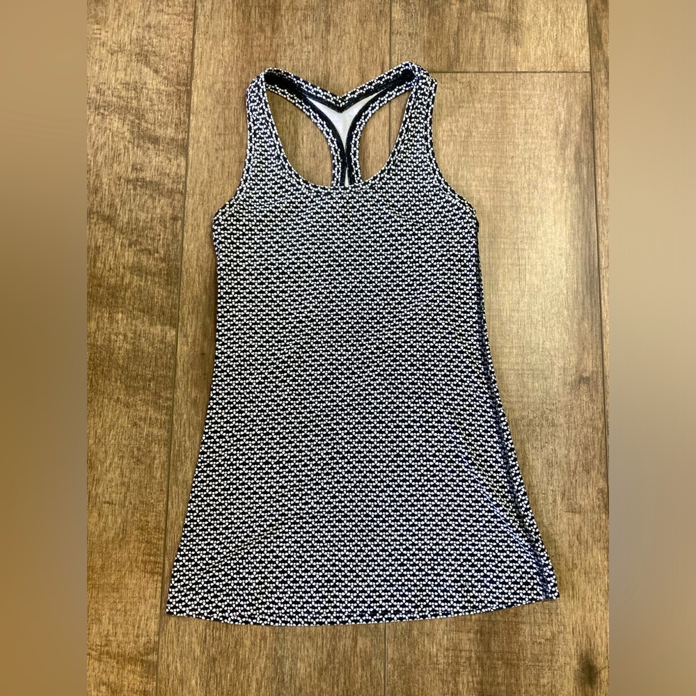 Lululemon women’s 2 black and white cool Racerback II